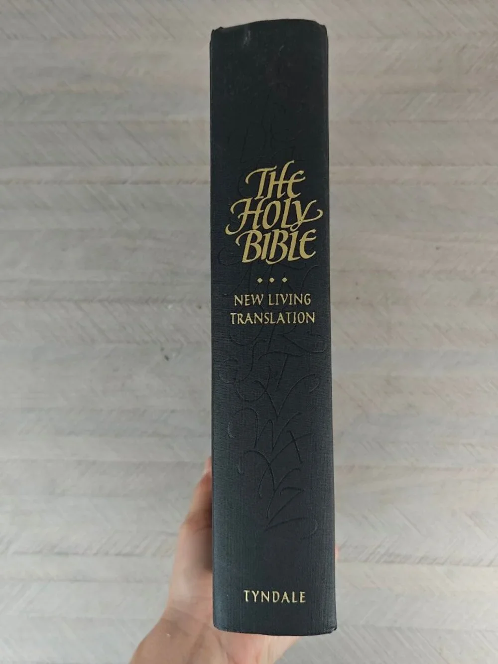 New Living Translation Holy Bible Tyndale 2000 Illustrated Calligraphy Edition